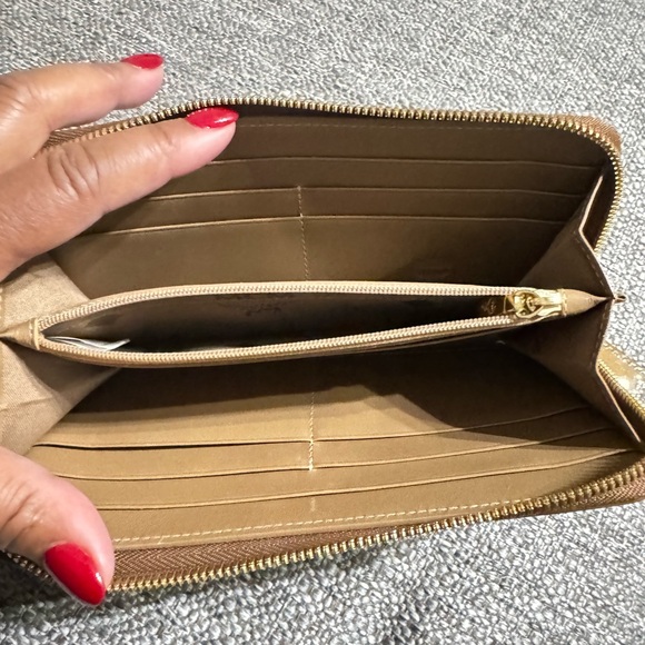 EUC AUTHENTIC BROWN PATENT LEATHER ZIP AROUND WALLET - Picture 13 of 13